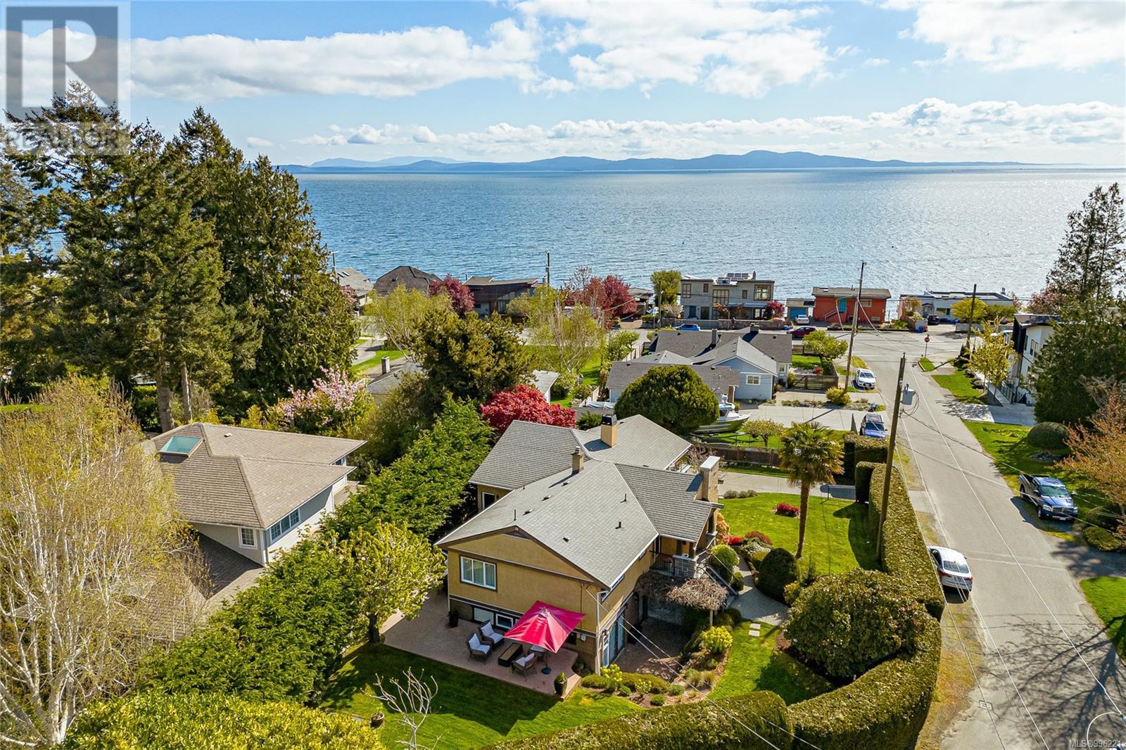 986 GLORIA Place, Saanich