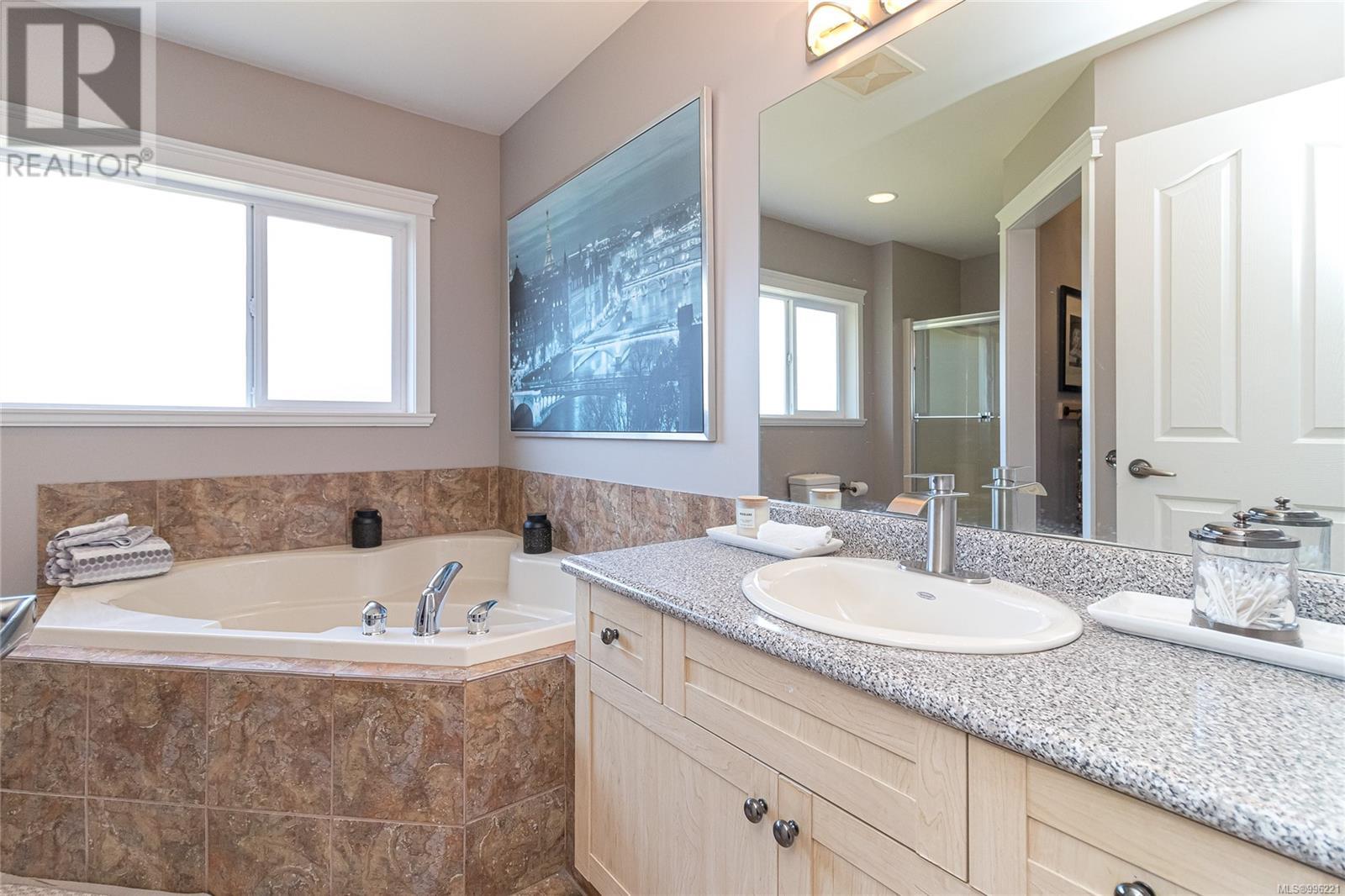 986 GLORIA Place, Saanich