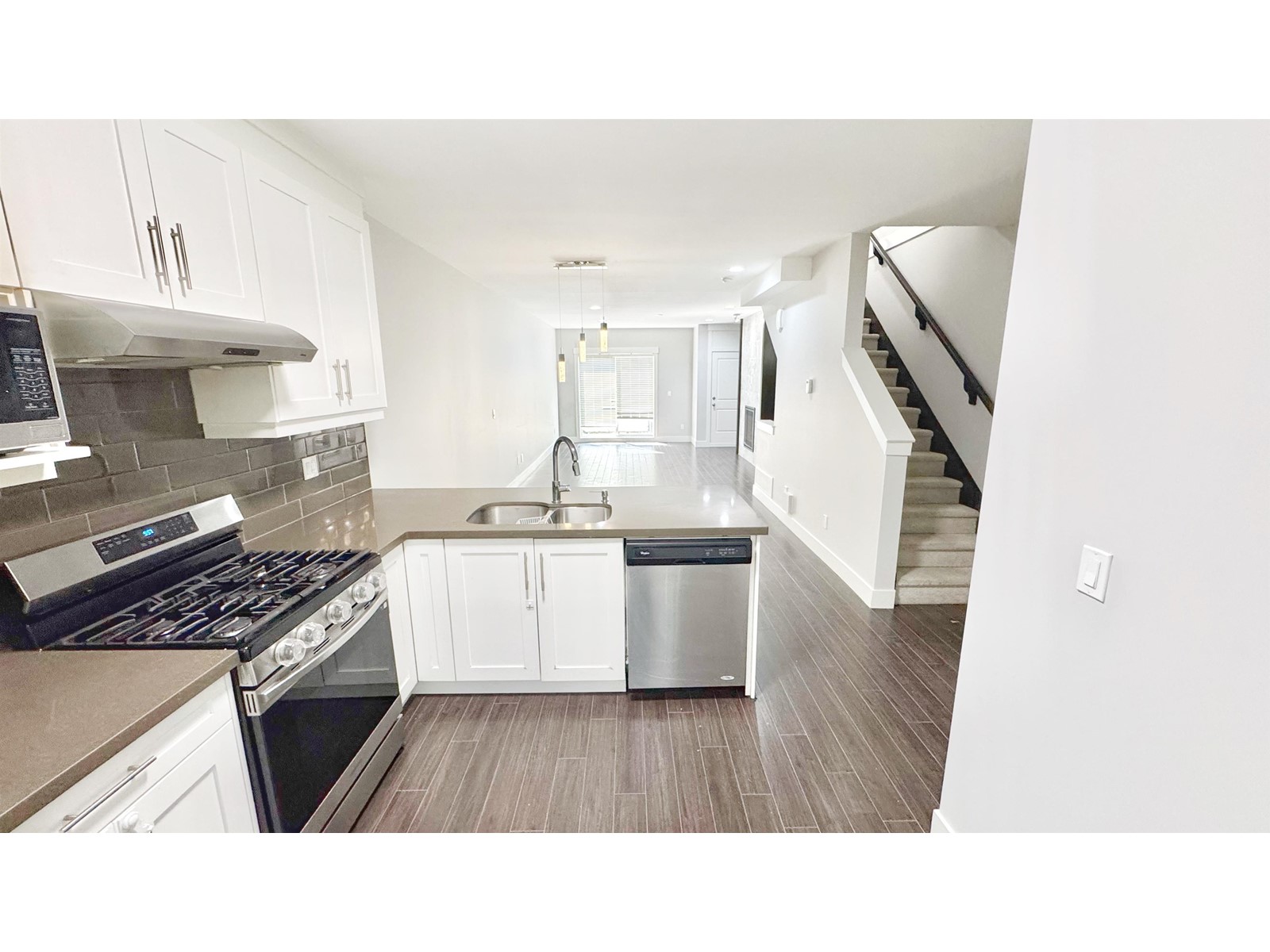 Photo 10 of 14 6162 138 Street, Surrey BC