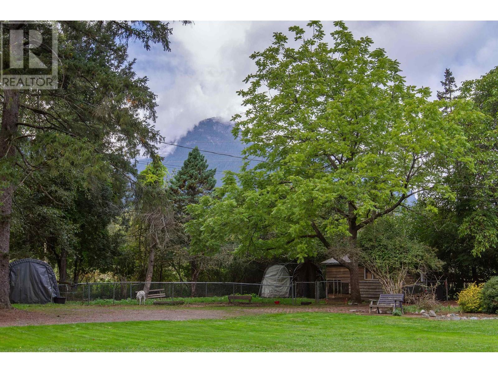 1020 FINCH DRIVE, Squamish real estate listing R2993472