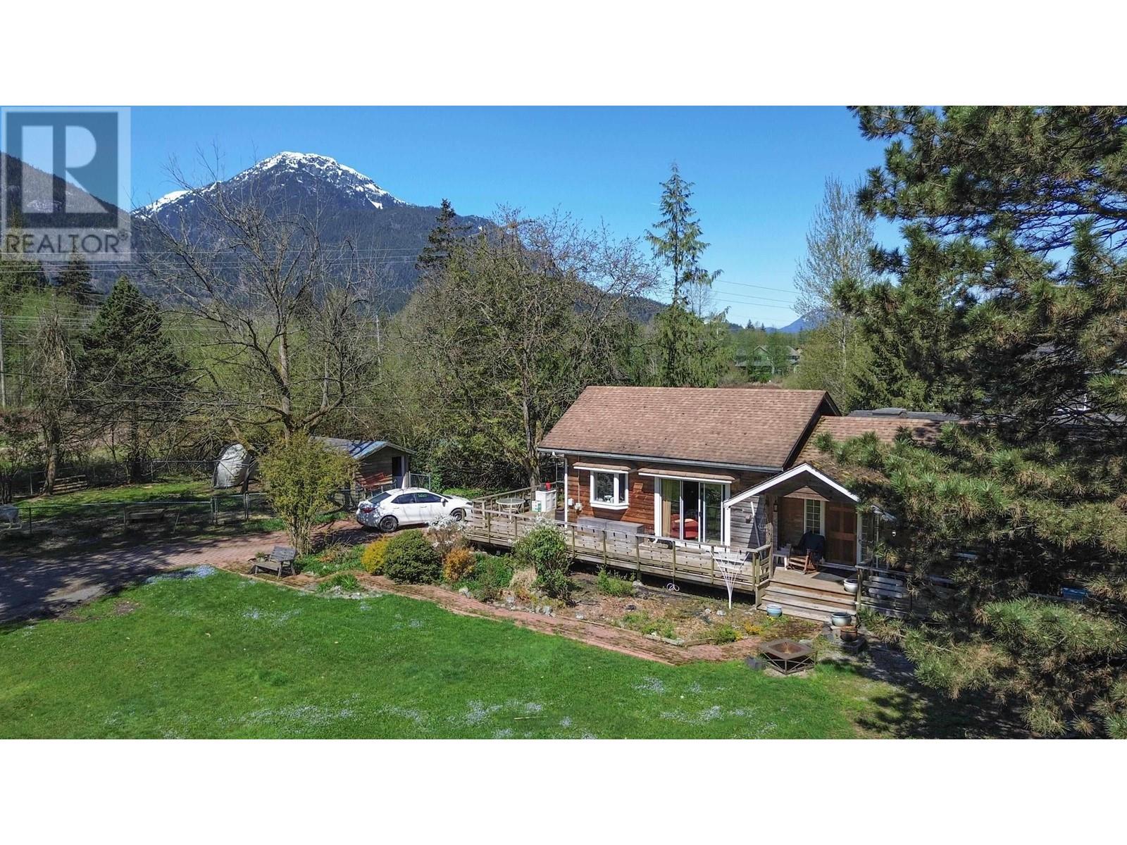 1020 FINCH DRIVE, Squamish real estate listing R2993472