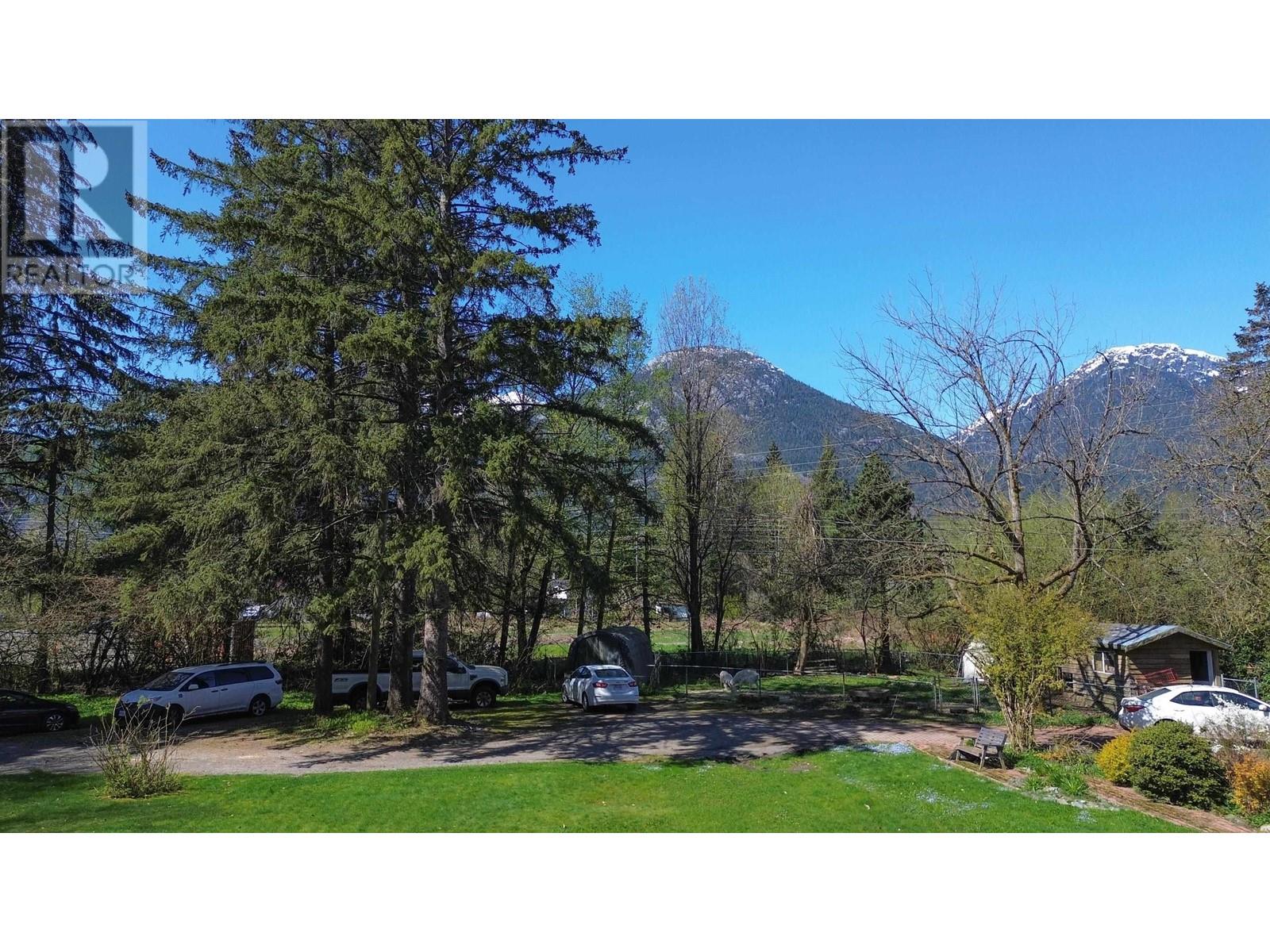 1020 FINCH DRIVE, Squamish real estate listing R2993472