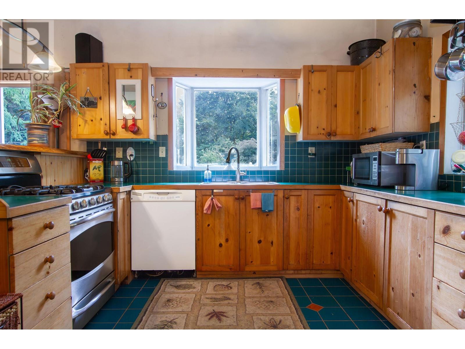 1020 FINCH DRIVE, Squamish real estate listing R2993472