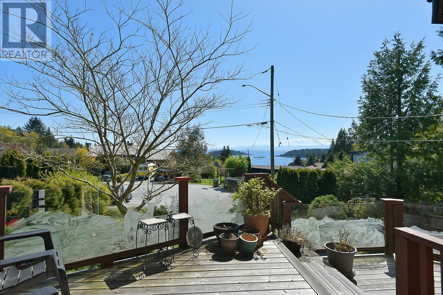 6508 LYNNWOOD COURT, Sechelt
