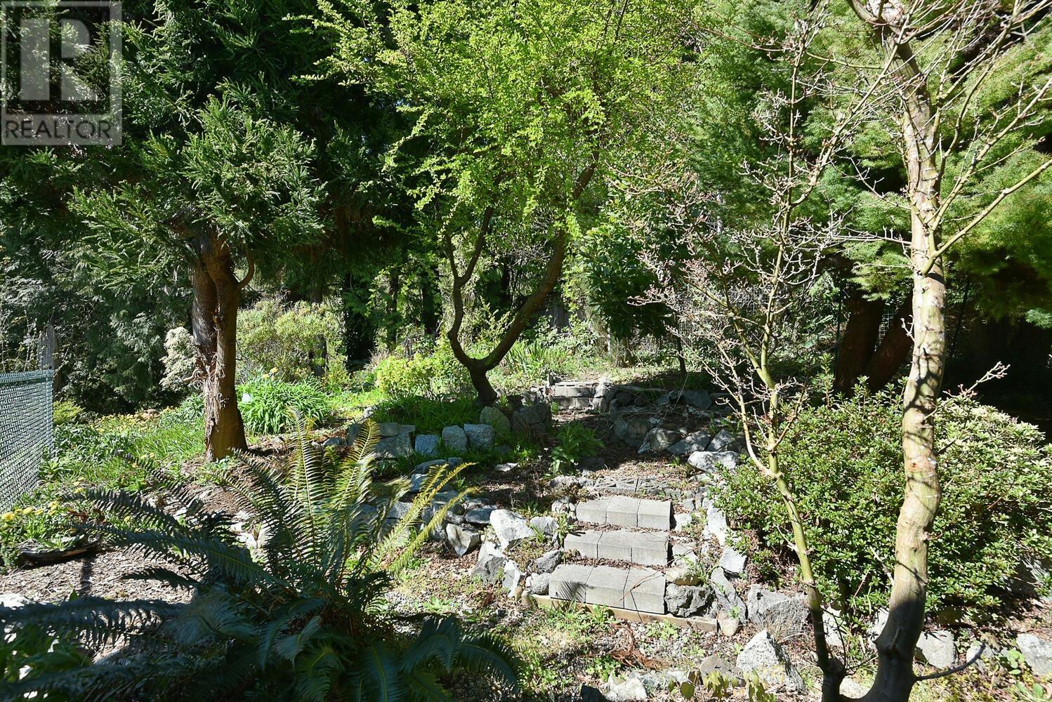 6508 LYNNWOOD COURT, Sechelt
