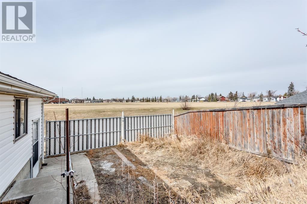 Single Family House Bi-level for Sale in  Falworth Court NE Falconridge Calgary 
