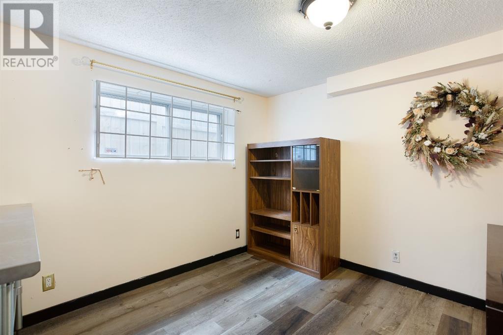 Single Family House Bi-level for Sale in  Falworth Court NE Falconridge Calgary 