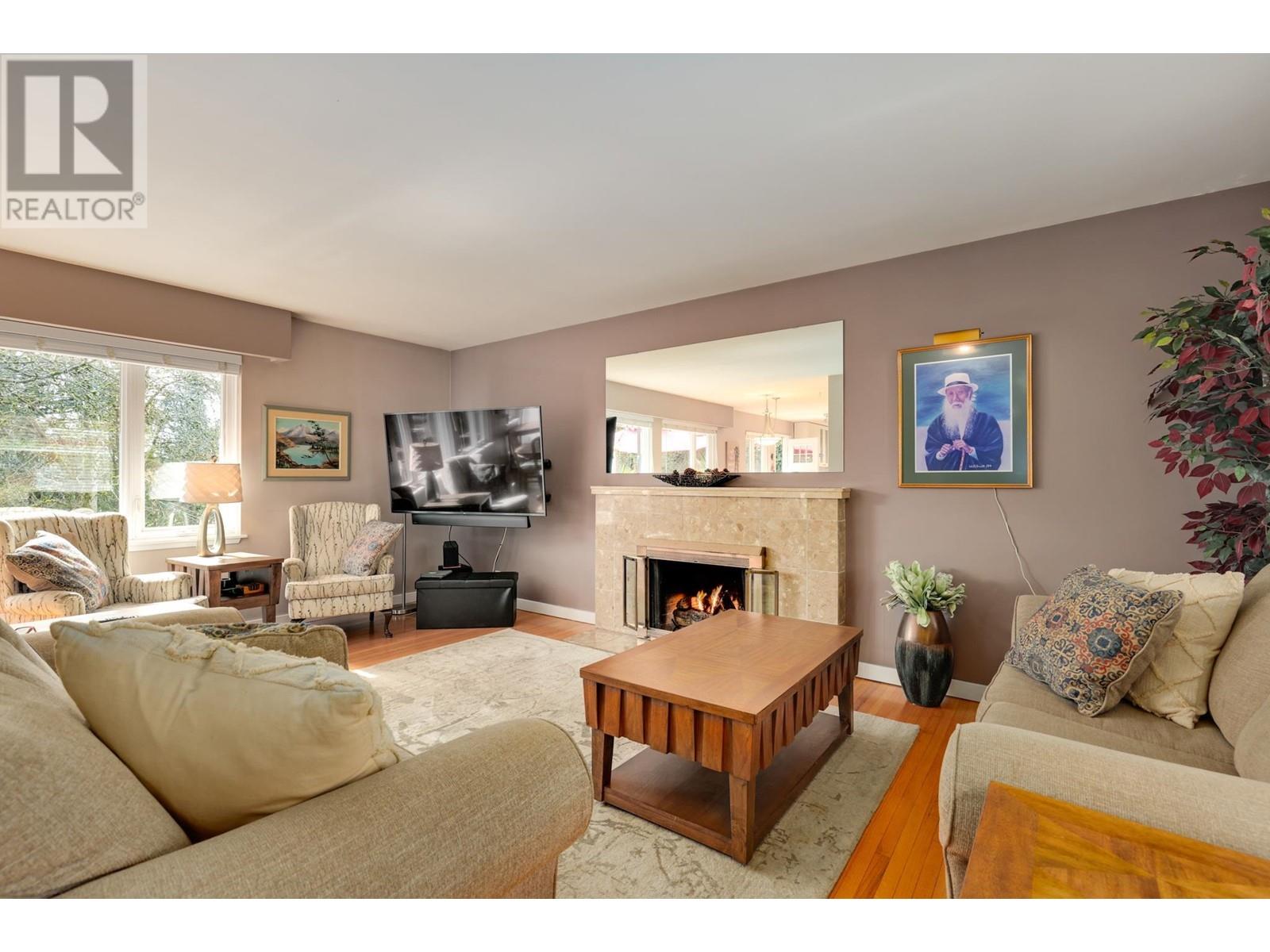 1263 CLOVERLEY STREET, North Vancouver