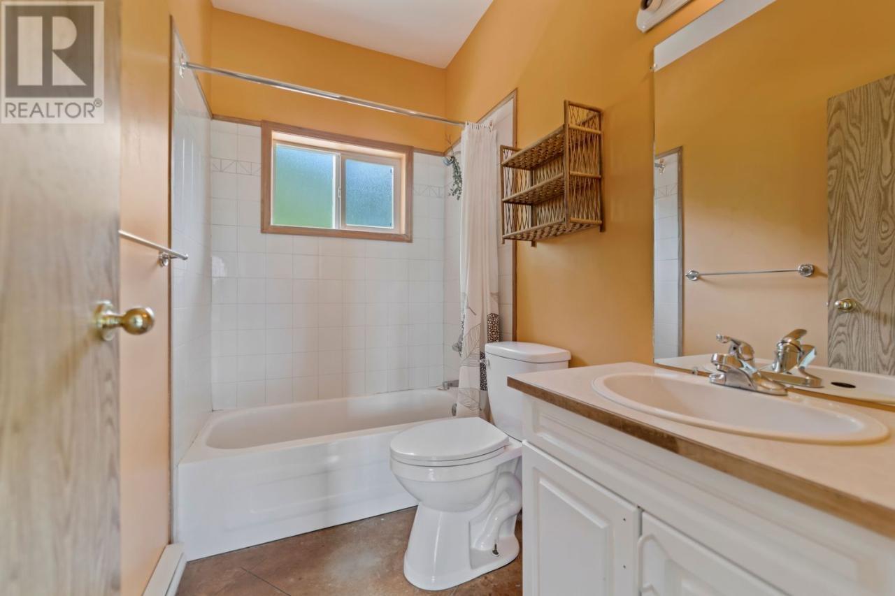 & 14506 HIGHWAY 3A Unit# 14504, Gray Creek