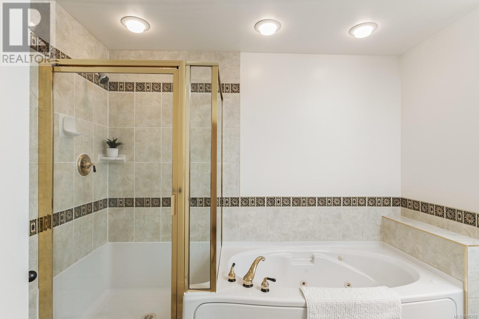 9246 Mainwaring Rd, North Saanich