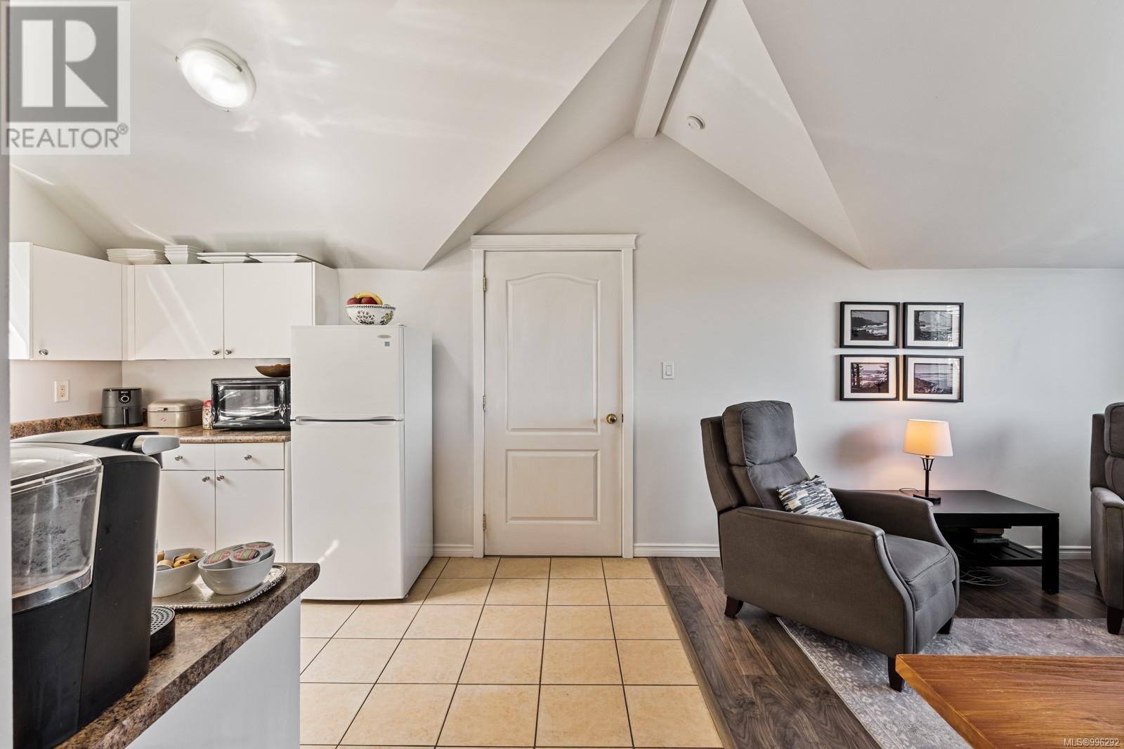 9246 Mainwaring Rd, North Saanich