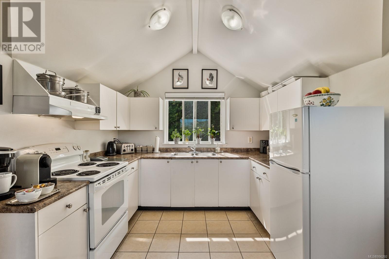 9246 Mainwaring Rd, North Saanich