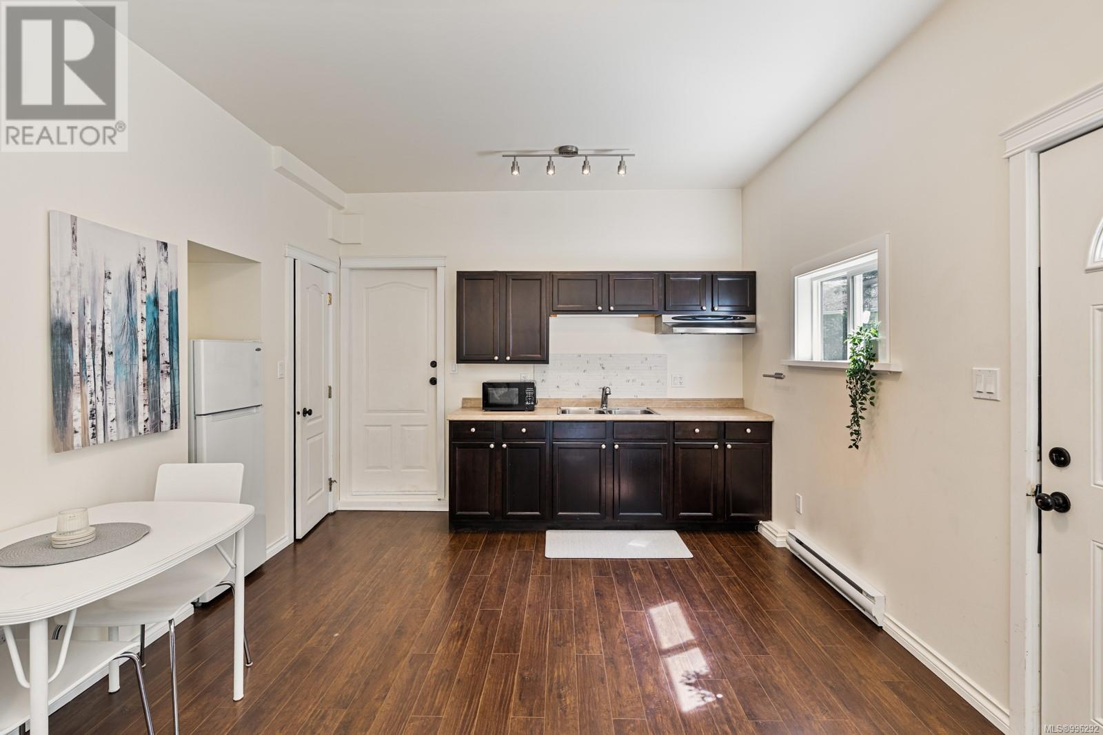 9246 Mainwaring Rd, North Saanich