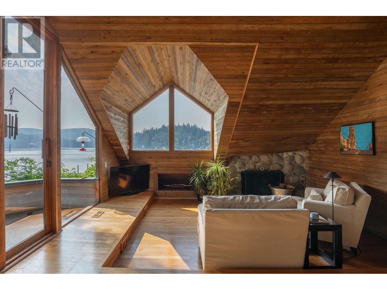 2802 PANORAMA DRIVE, North Vancouver