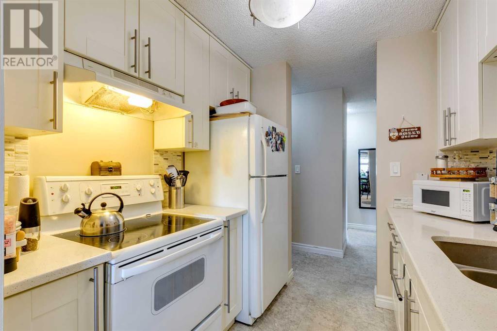 Single Family House for Sale in    Avenue NW Bowness Calgary 