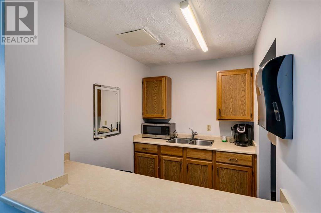 Single Family House for Sale in    Avenue NW Bowness Calgary 