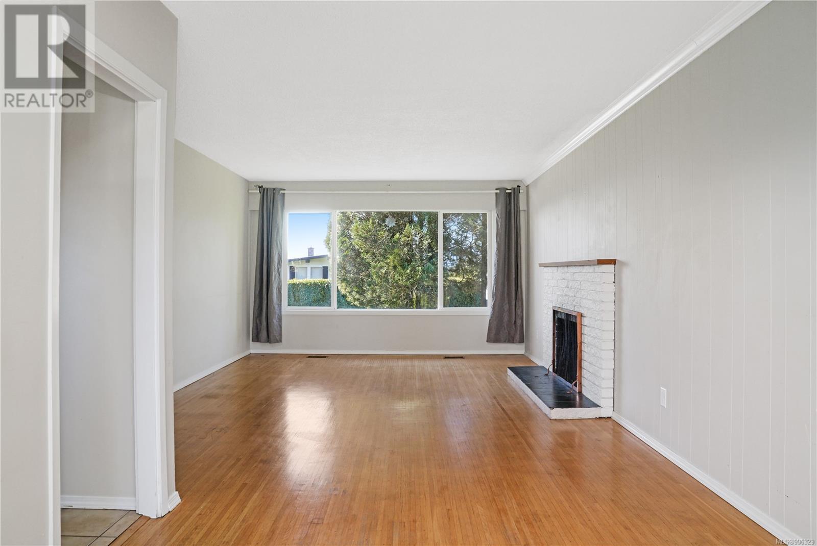2168 McKenzie Ave, Comox