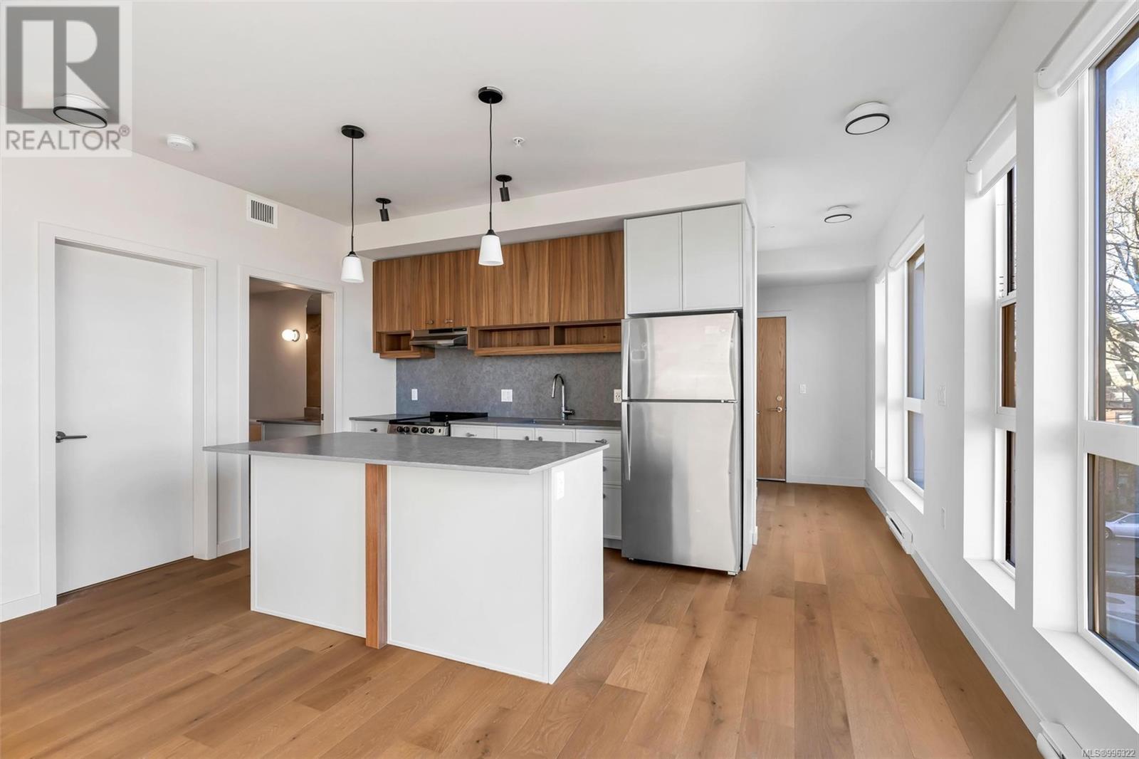 Photo 10 of 307 629 Speed Ave, Victoria BC