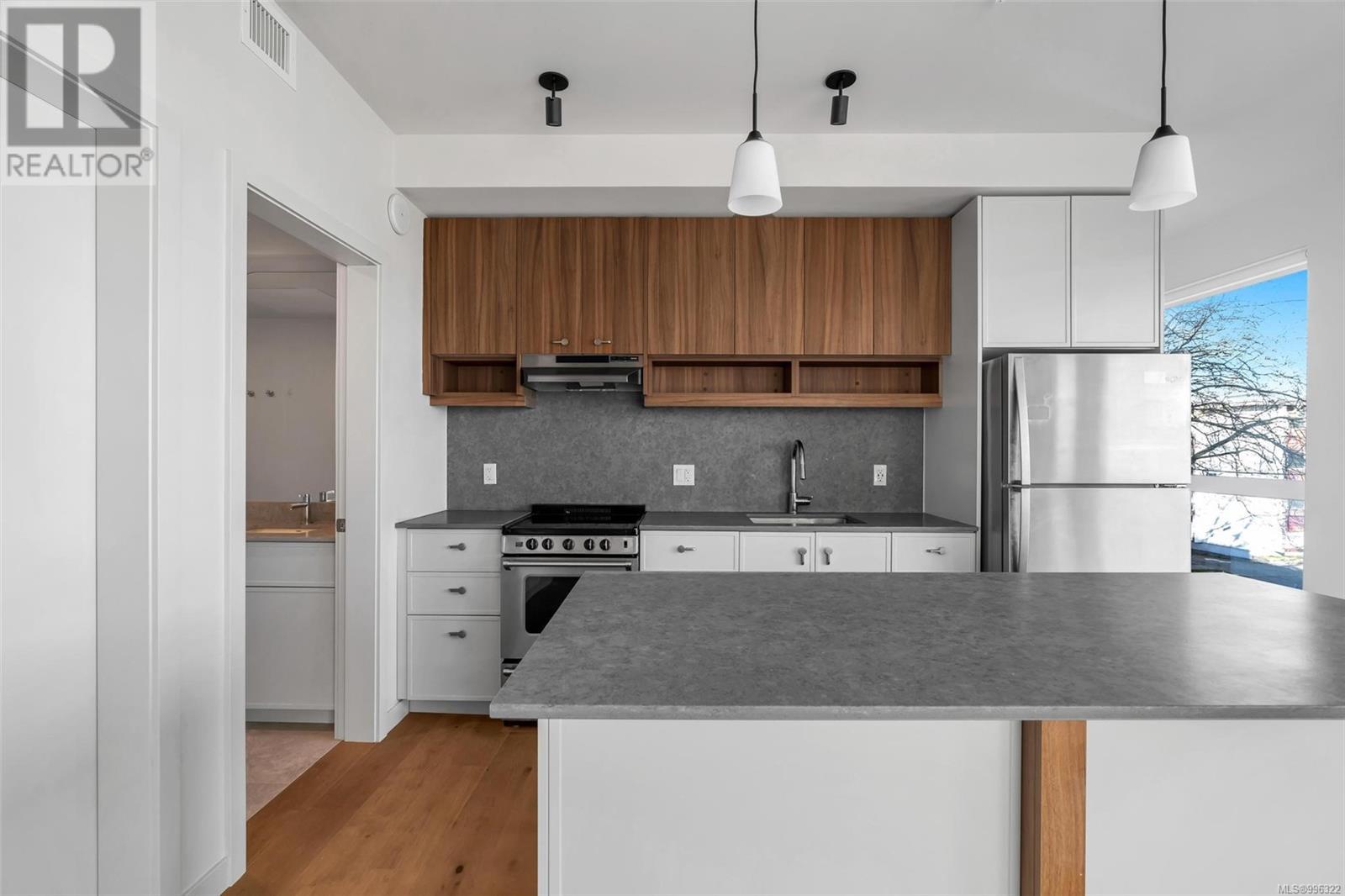 Photo 11 of 307 629 Speed Ave, Victoria BC
