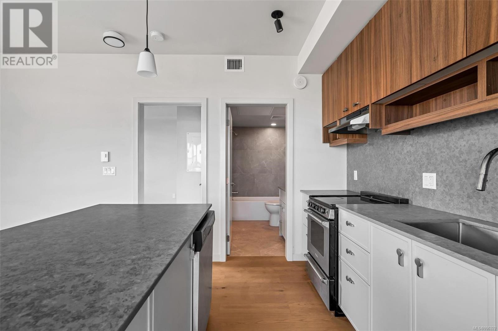 Photo 14 of 307 629 Speed Ave, Victoria BC