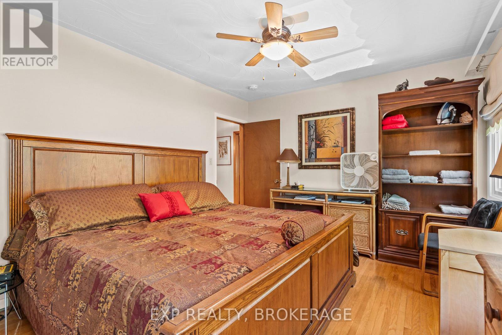 Photo 20 of 197 Fairway Hill Crescent, Kingston ON
