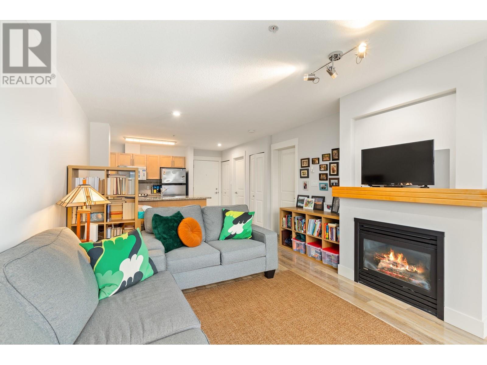 407 1211 VILLAGE GREEN WAY, Squamish real estate listing R2993730
