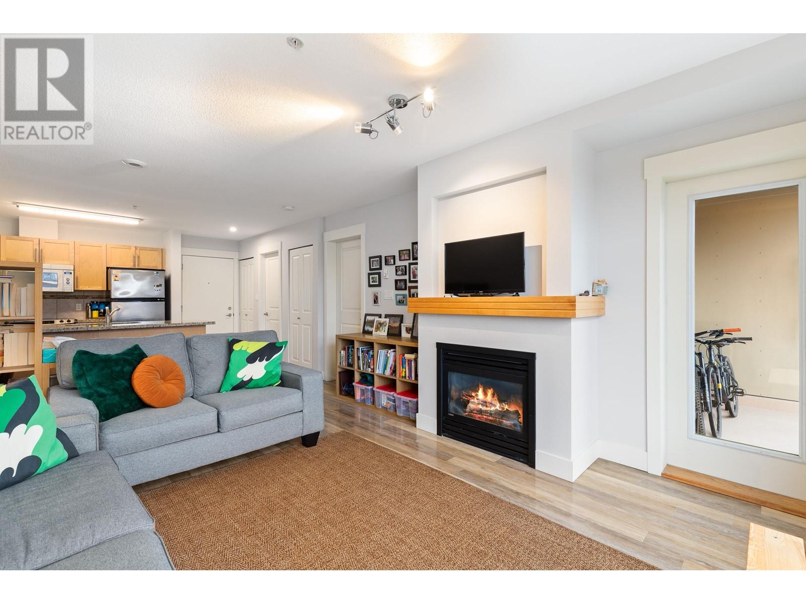 407 1211 VILLAGE GREEN WAY, Squamish real estate listing R2993730