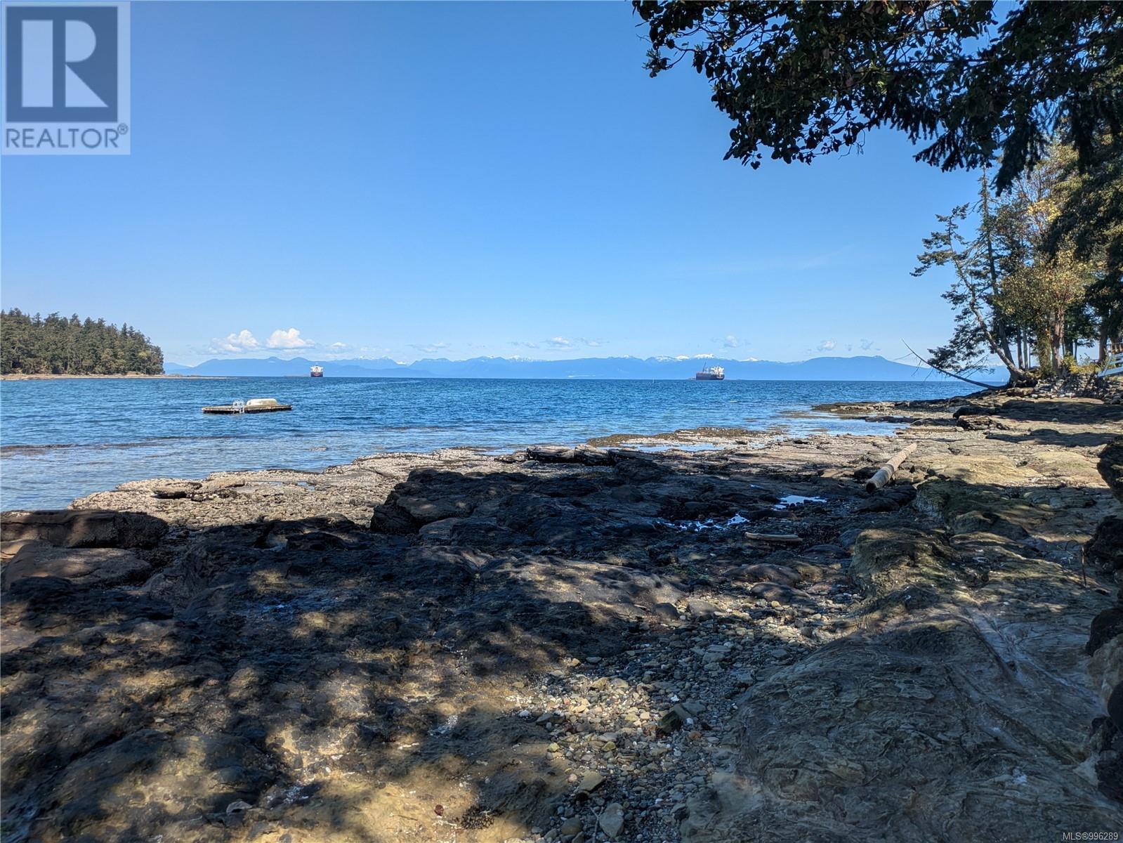 Closest beach access from lot, 3 minutes stroll