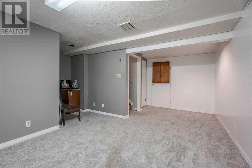 Single Family House for Sale in   Bermuda Drive NW Beddington Heights Calgary 