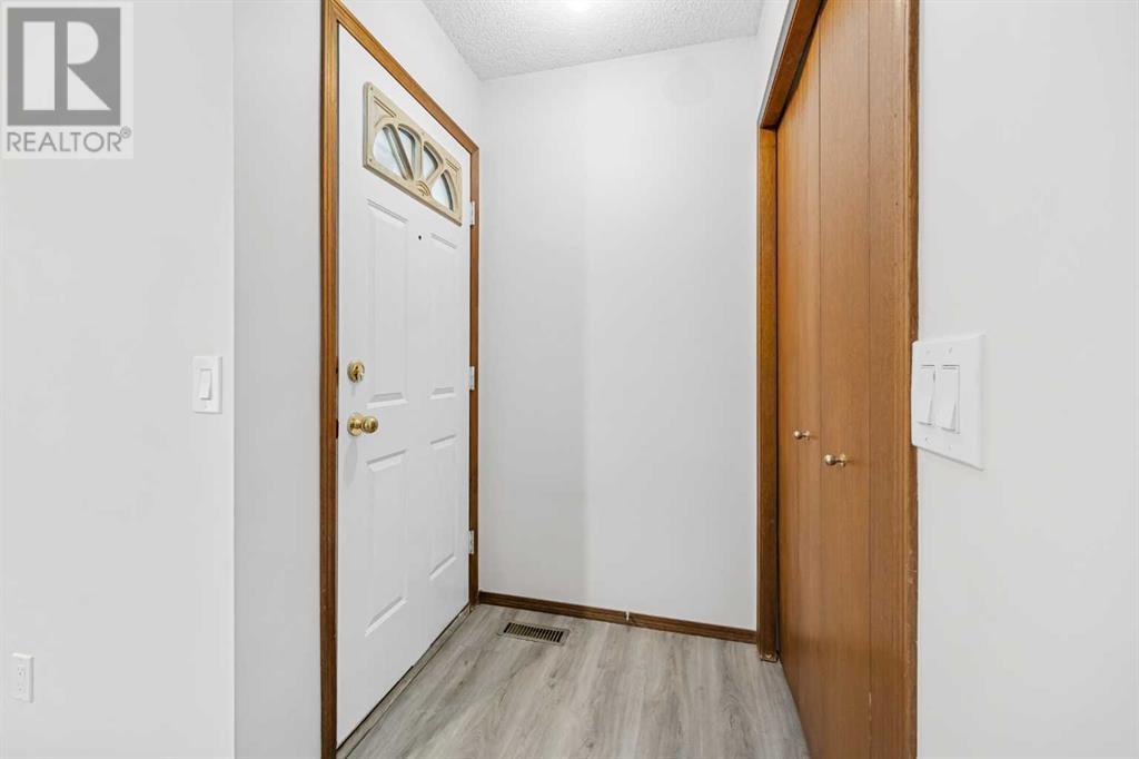 Single Family House 4 Level for Sale in  Sandstone Drive NW Sandstone Valley Calgary 
