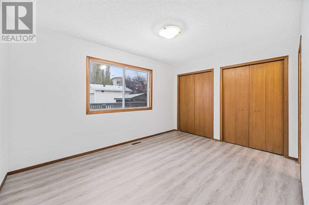 Single Family House 4 Level for Sale in  Sandstone Drive NW Sandstone Valley Calgary 