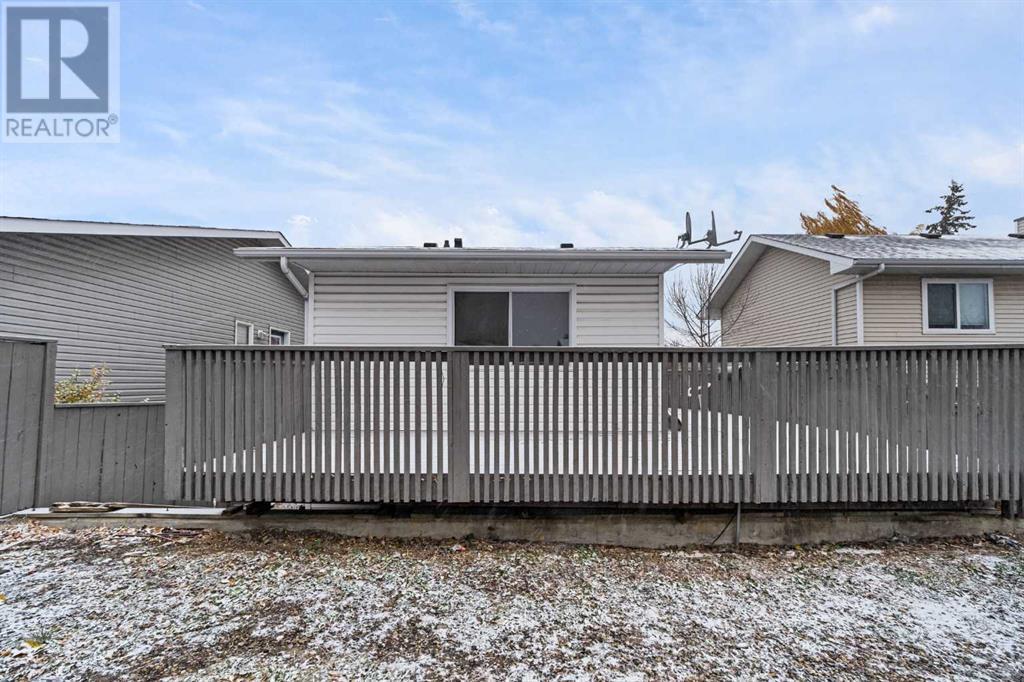 Single Family House 4 Level for Sale in  Sandstone Drive NW Sandstone Valley Calgary 
