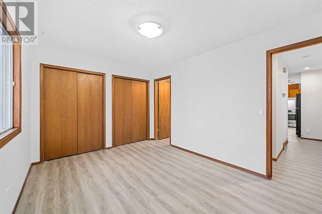 Single Family House 4 Level for Sale in  Sandstone Drive NW Sandstone Valley Calgary 
