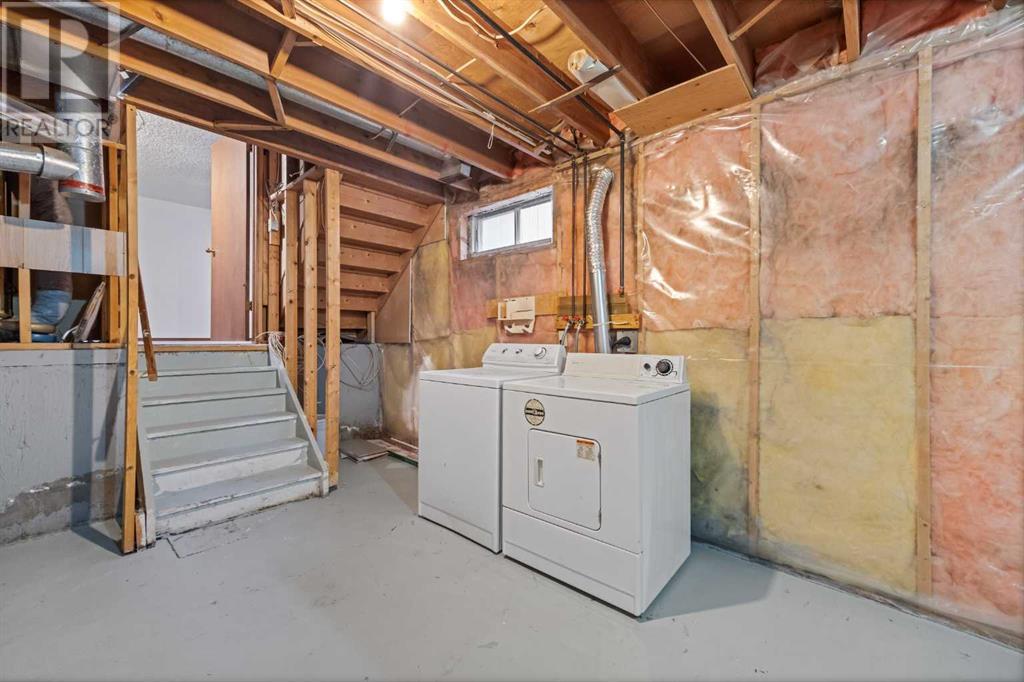Single Family House 4 Level for Sale in  Sandstone Drive NW Sandstone Valley Calgary 