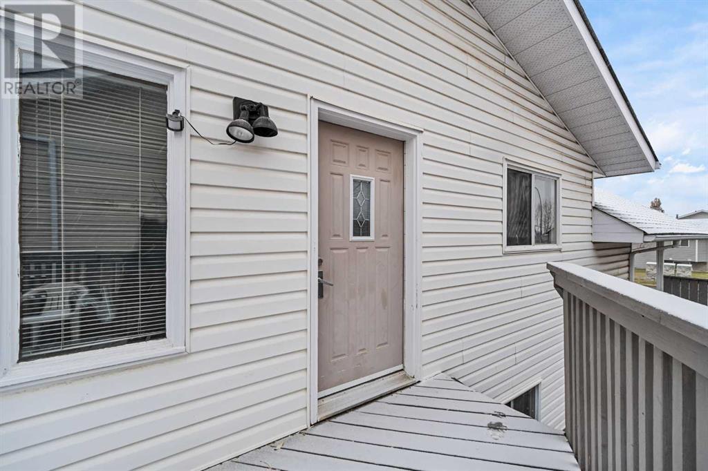 Single Family House 4 Level for Sale in  Sandstone Drive NW Sandstone Valley Calgary 