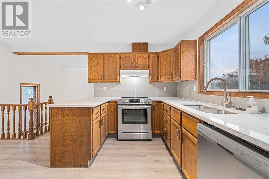 Single Family House 4 Level for Sale in  Sandstone Drive NW Sandstone Valley Calgary 