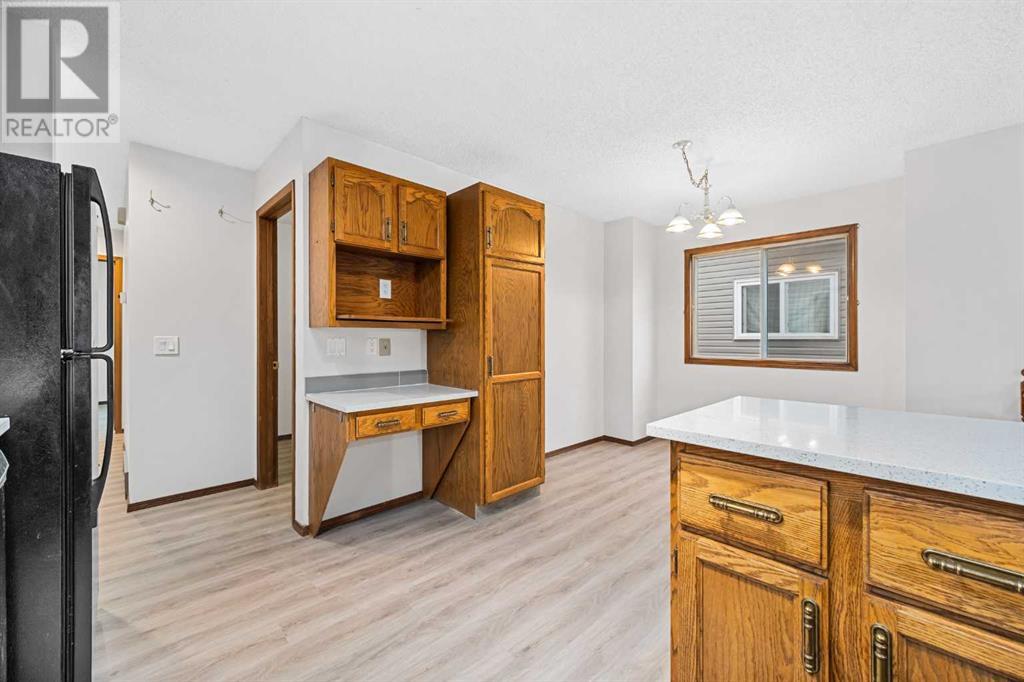 Single Family House 4 Level for Sale in  Sandstone Drive NW Sandstone Valley Calgary 