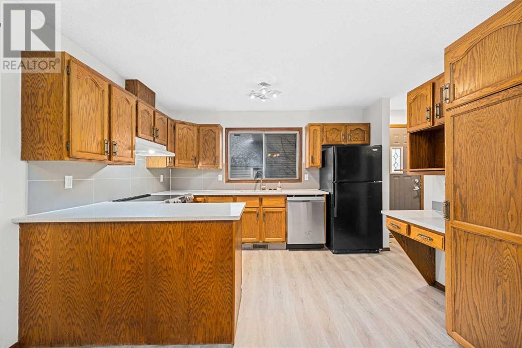 Single Family House 4 Level for Sale in  Sandstone Drive NW Sandstone Valley Calgary 
