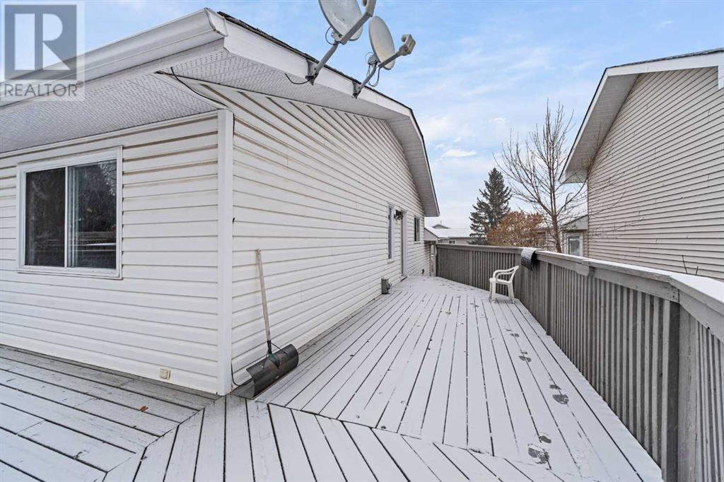 Single Family House 4 Level for Sale in  Sandstone Drive NW Sandstone Valley Calgary 