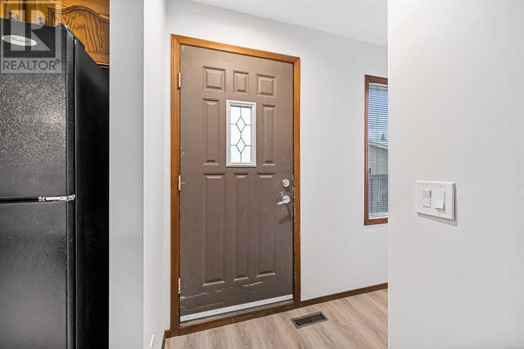 Single Family House 4 Level for Sale in  Sandstone Drive NW Sandstone Valley Calgary 