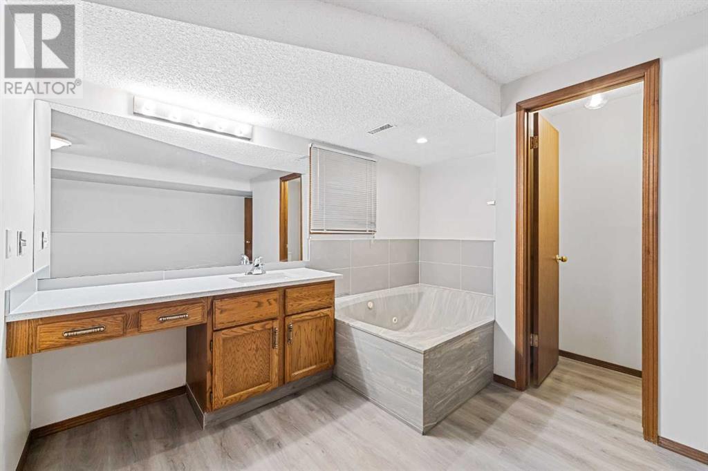 Single Family House 4 Level for Sale in  Sandstone Drive NW Sandstone Valley Calgary 