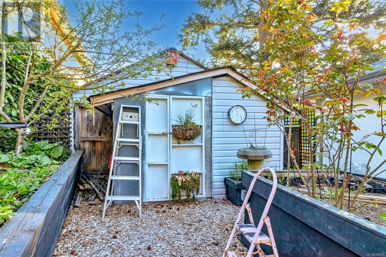  886 Cunningham Road, Esquimalt