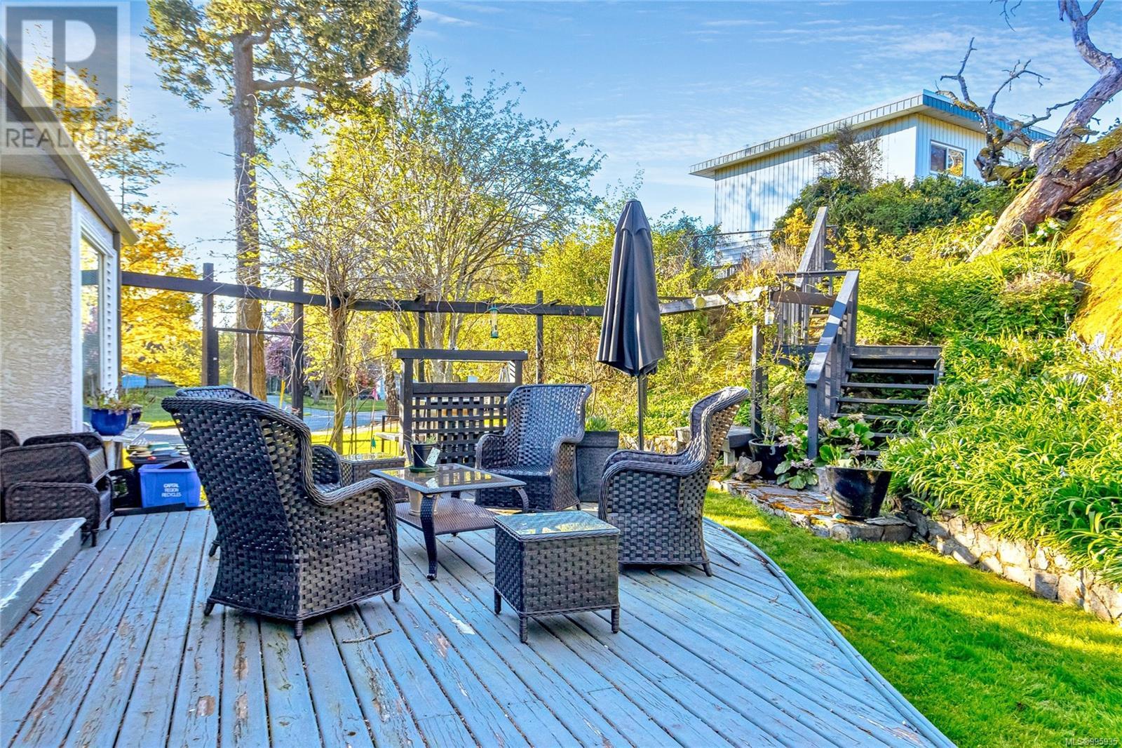  886 Cunningham Road, Esquimalt