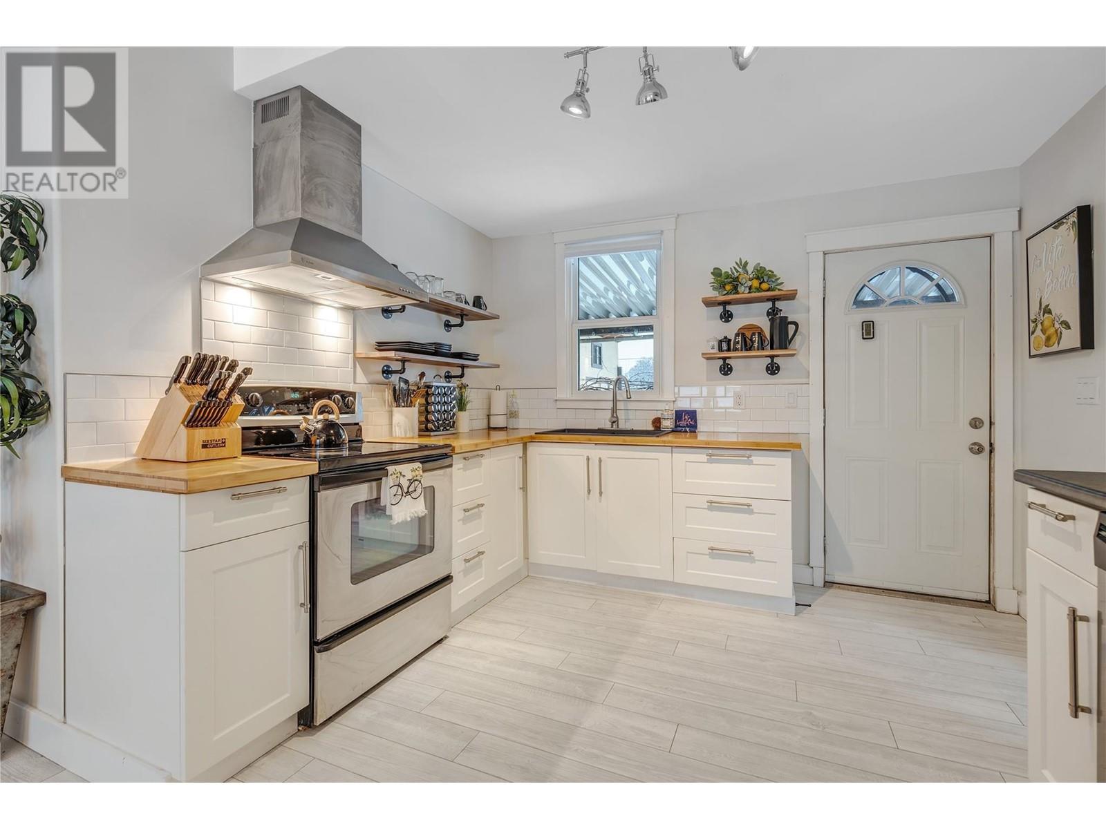  11212 VICTORIA Road, Summerland