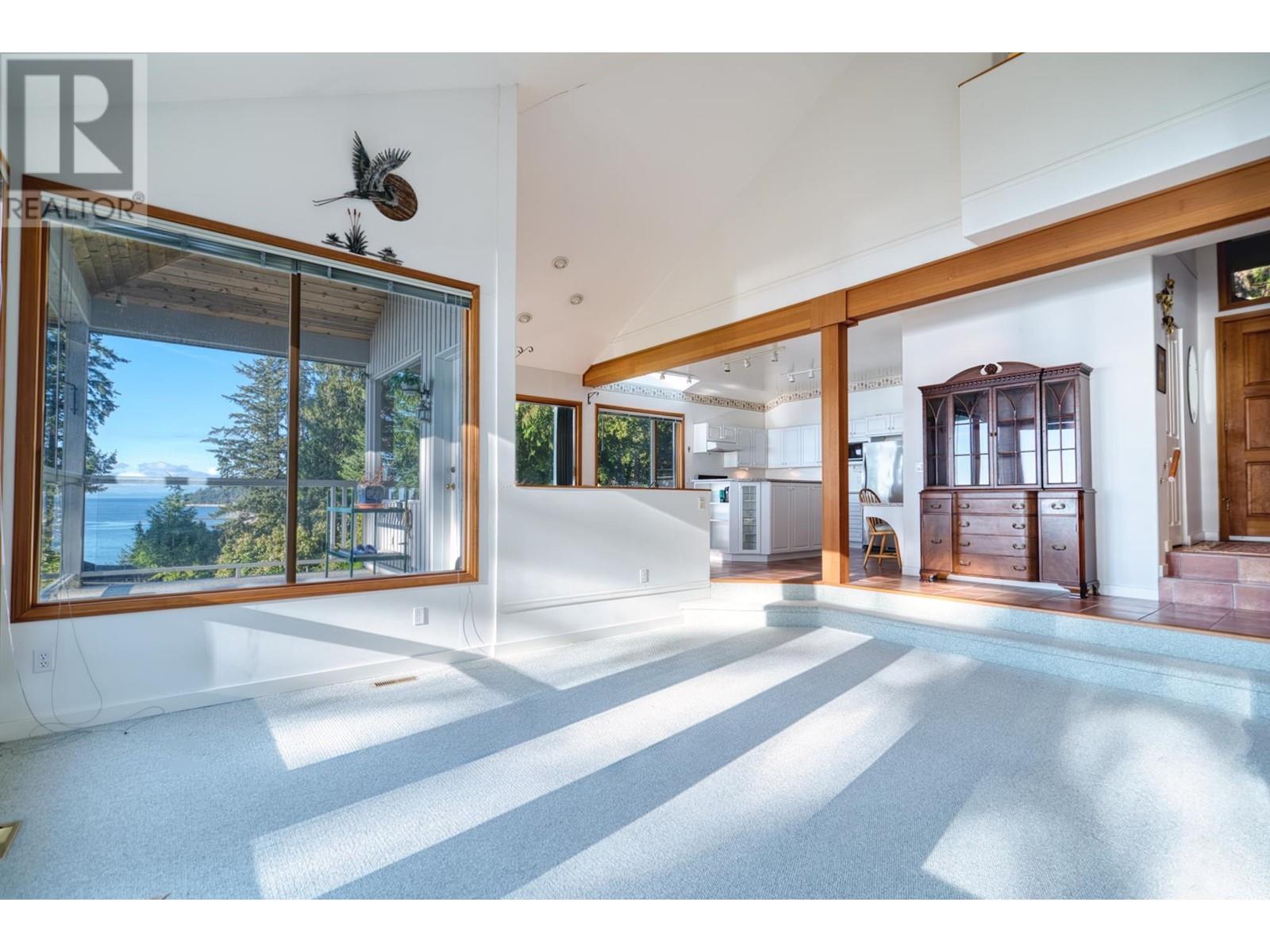 6417 SUNSHINE COAST HIGHWAY, Sechelt