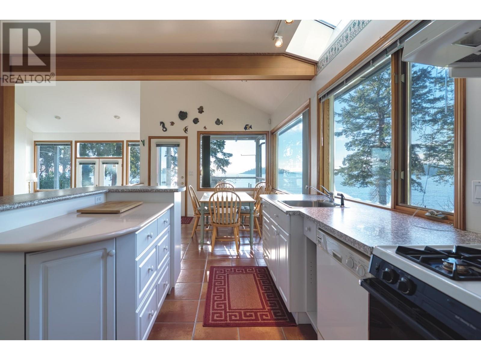 6417 SUNSHINE COAST HIGHWAY, Sechelt