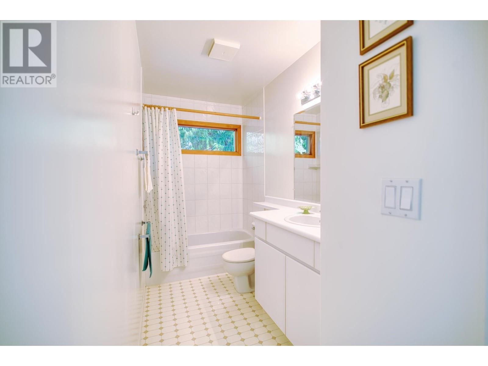 6417 SUNSHINE COAST HIGHWAY, Sechelt