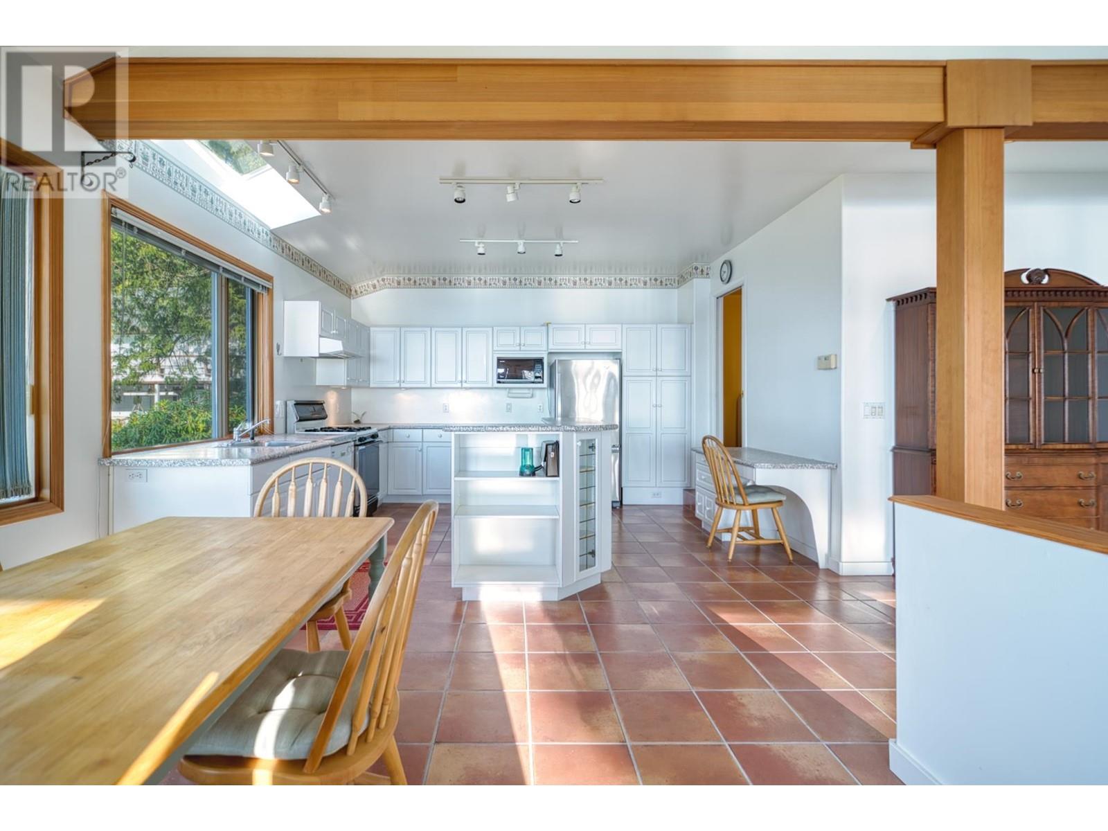 6417 SUNSHINE COAST HIGHWAY, Sechelt