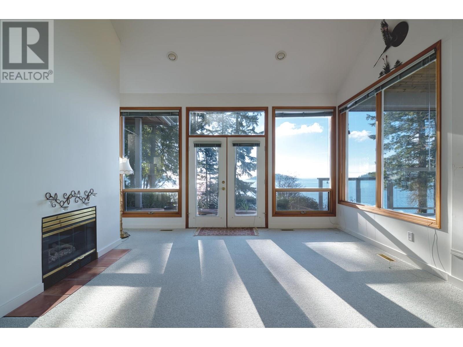 6417 SUNSHINE COAST HIGHWAY, Sechelt