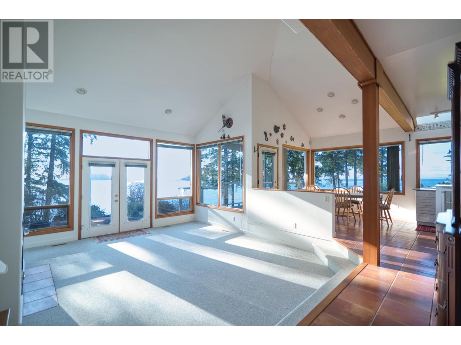 6417 SUNSHINE COAST HIGHWAY, Sechelt
